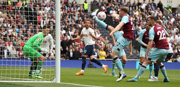 Tottenham 3–0 Burnley: Richarlison Brace & “Frankenball” Thomas Frank Langsung Klik