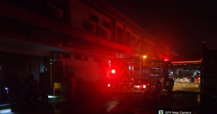 Kebakaran Home Stay Baba’s di Batam Kota Hebohkan Warga, Lima Unit Damkar Diterjunkan