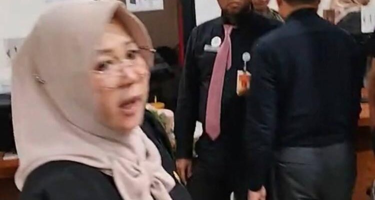 Kericuhan di Disdukcapil Batam Viral Setelah Warga Protes Nomor Antrean Diduga Dilompati