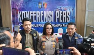 Polda Kepri Bongkar Impor Ilegal Pakaian Bekas dari Singapura, Tiga Pelaku Ditangkap Polda Kepri Bongkar Impor Ilegal Pakaian Bekas dari Singapura, Tiga Pelaku Ditangkap