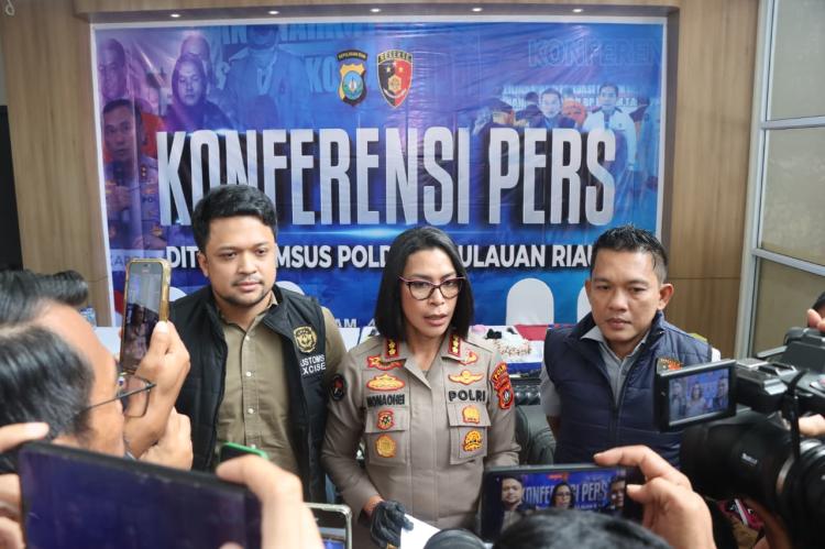 Polda Kepri Bongkar Impor Ilegal Pakaian Bekas dari Singapura, Tiga Pelaku Ditangkap