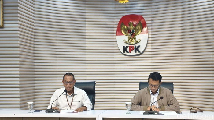 KPK Kembali Tahan Tiga Tersangka Kasus Dugaan Korupsi Dana Hibah Pokmas Jawa Timur