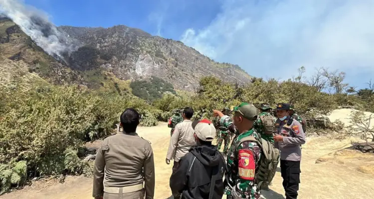 Karhutla Bondowoso Meluas ke Arah Gunung Rante, Petugas Perketat Pemantauan