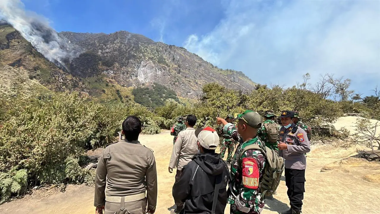 Karhutla Bondowoso Meluas ke Arah Gunung Rante, Petugas Perketat Pemantauan