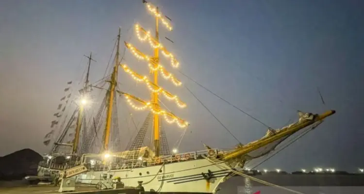 KRI Dewaruci Hadir di Cirebon, Lanal Dorong Edukasi Maritim dan Kecintaan terhadap Laut