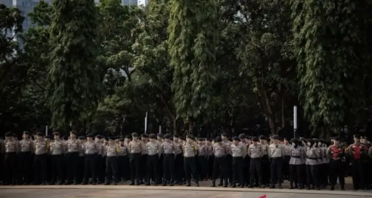 Polda Metro Jaya Kerahkan 11.261 Personel Amankan Aksi Buruh di DPR