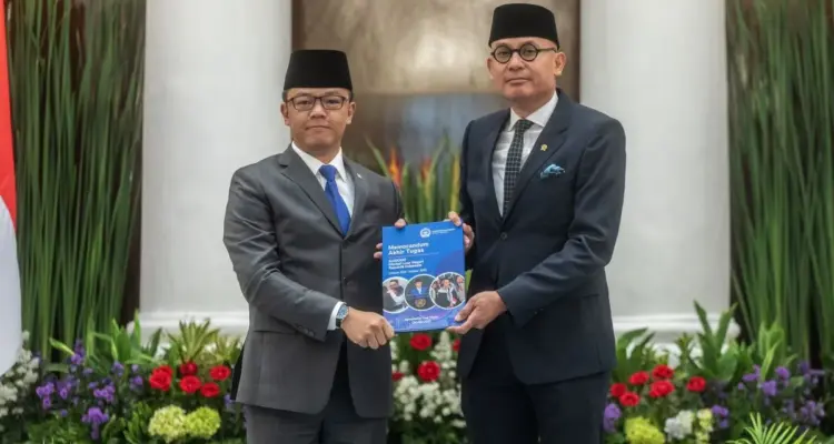 Sugiono Resmi Serahkan Jabatan Menteri Luar Negeri kepada Arrmanatha Nasir